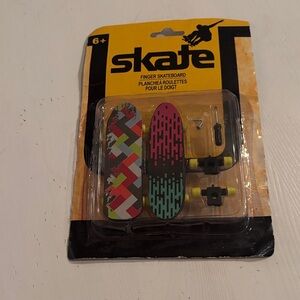 NWT Skate Finger Skateboard Set - Multicolor